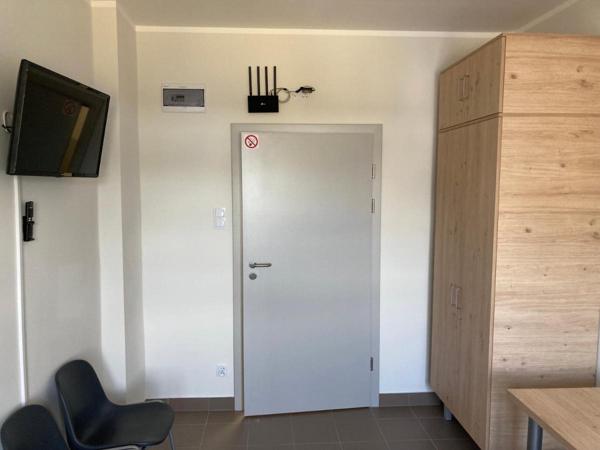 Hostel Przy Stadionie ยาวอร์ซโน ภายนอก รูปภาพ
